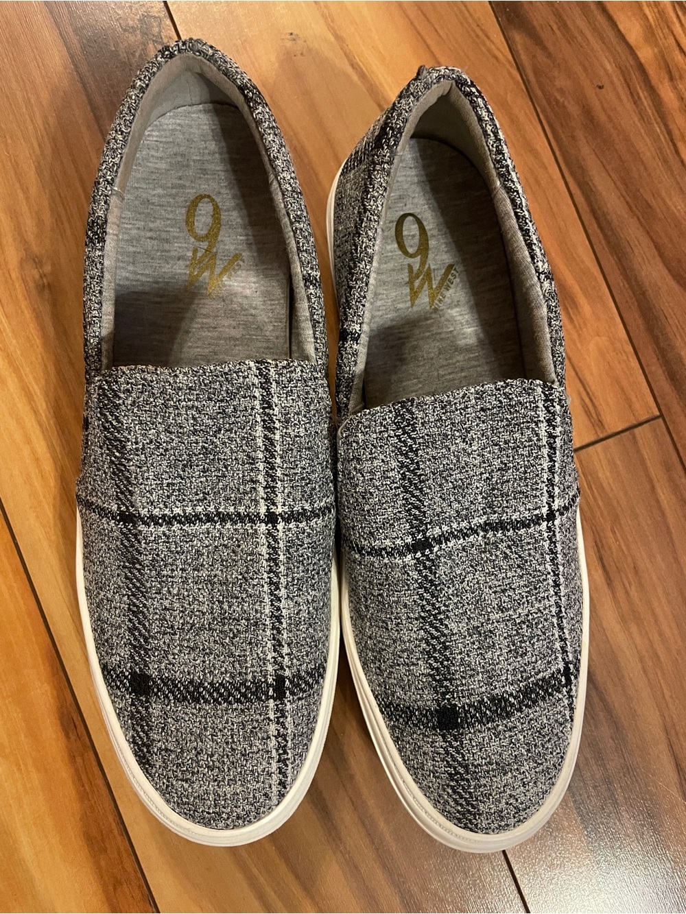 9 W (Nine West) Grey Plaid Slip-On Loafers with Cushioned Insole Womens sz 8.5